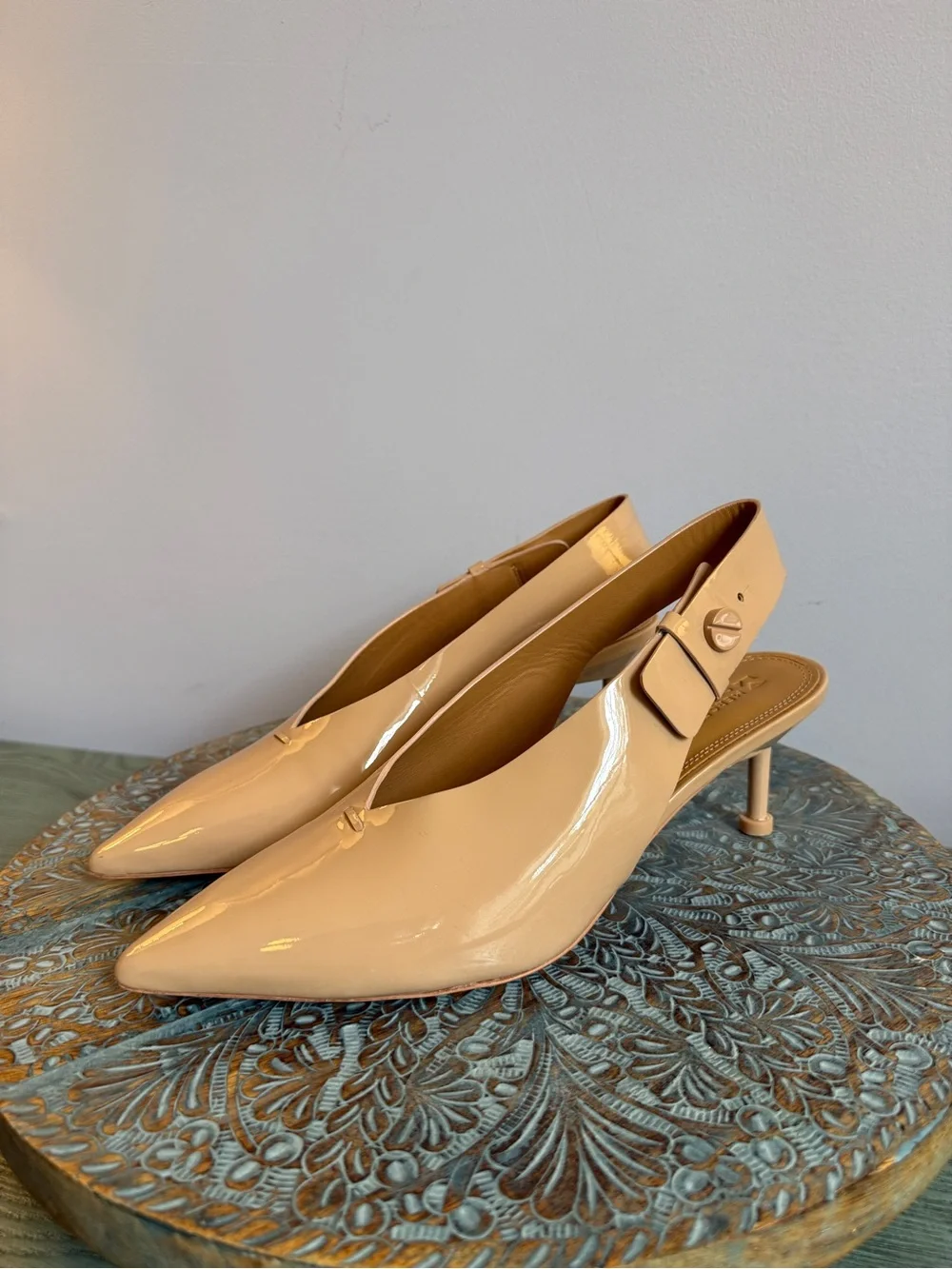 Like New! Mercedes Castillo Kinslee Nude Patent Leather Slingback Pump Size 9